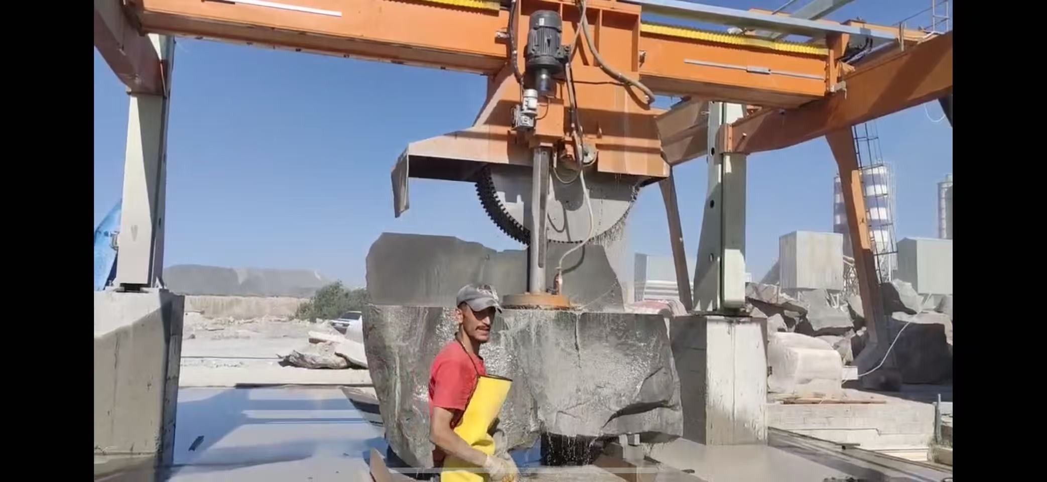 أحدث حالة شركة حول 4 أعمدة آلة قطع كتلة متعددة الشفرات في أرمينيا